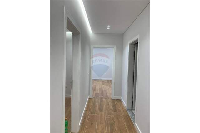 Tirane, jepet me qera apartament 2+1+BLK Kati 7, 110 m² 350 Euro (Loni Ligori)