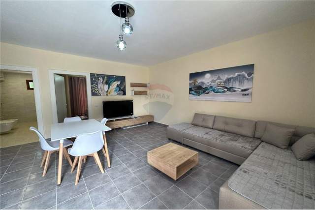 Tirane, jepet me qera apartament 1+1+BLK Kati 1, 70 m² 350 Euro (Babe Rexha)