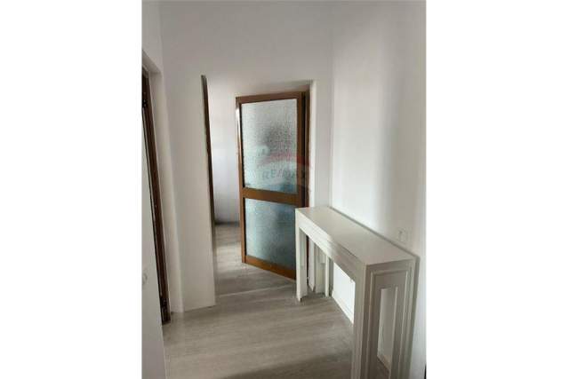 Tirane, jepet me qera apartament 1+1 Kati 3, 70 m² 400 Euro (rrug ae Dibres)