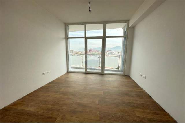 Tirane, jepet me qera zyre Kati 6, 88 m² 1.000 Euro (Tish Dahia)