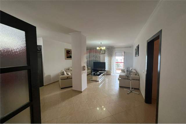 Tirane, jepet me qera apartament 1+1+BLK Kati 3, 80 m² 450 Euro (Liqeni i Thate)