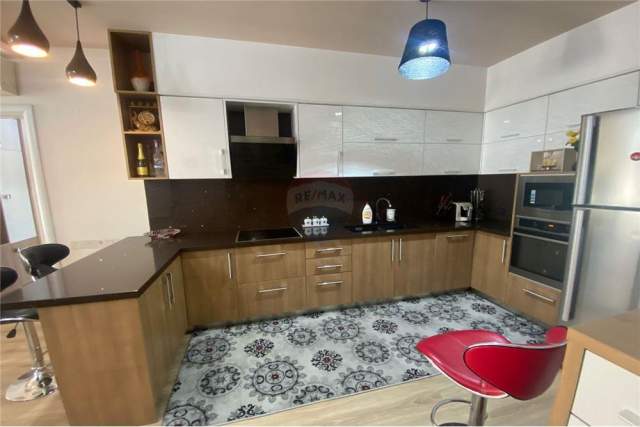 Tirane, ofert apartament 3+1 120 m² 600 Euro