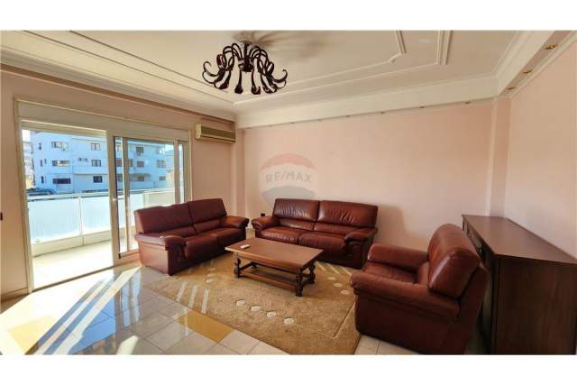 Tirane, jepet me qera apartament 2+1+BLK Kati 6, 134 m² 1.200 Euro (Rruga Ismail Qemali - Bllok)
