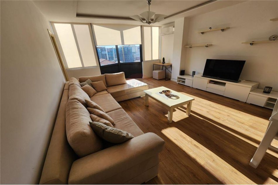 Tirane, jepet me qera apartament 1+1+Ballkon Kati 8, 56 m² 550 € (Rruga e Kavajes)