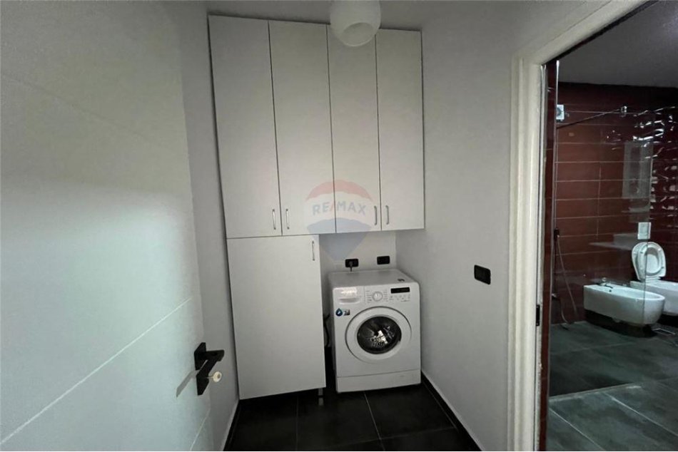 Tirane, jepet me qera apartament 2+1 Kati 3, 82 m² 450 € (rruga e dibres)