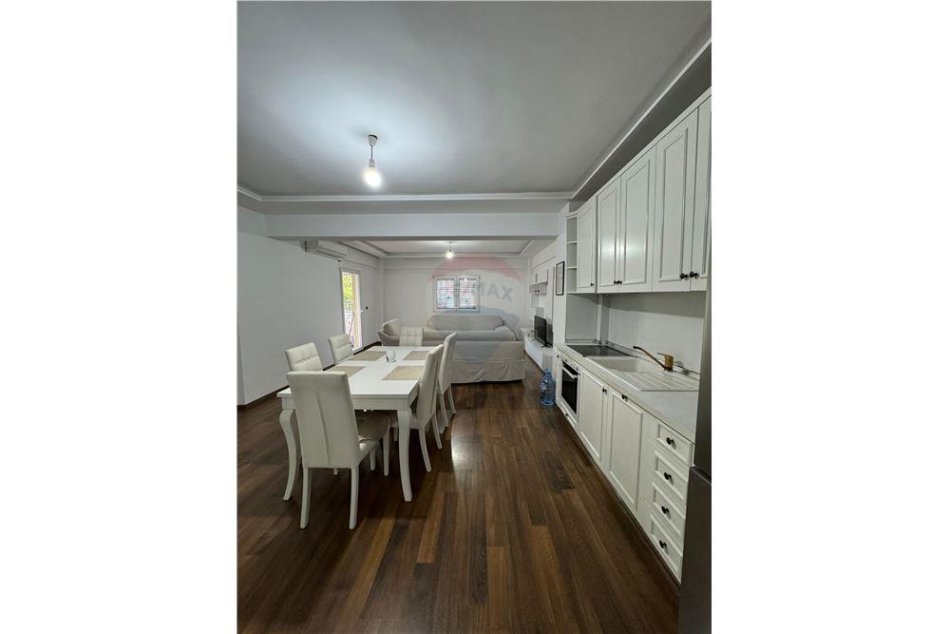 Tirane, jepet me qera apartament 2+1+Ballkon Kati 2, 120 m² 500 € (dritan hoxha)