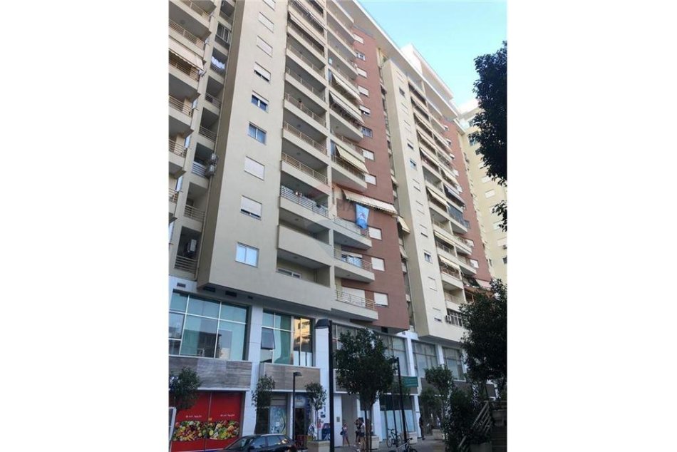 Tirane, jepet me qera apartament 1+1 Kati 10, 65 m² 400 € (jordan misja)