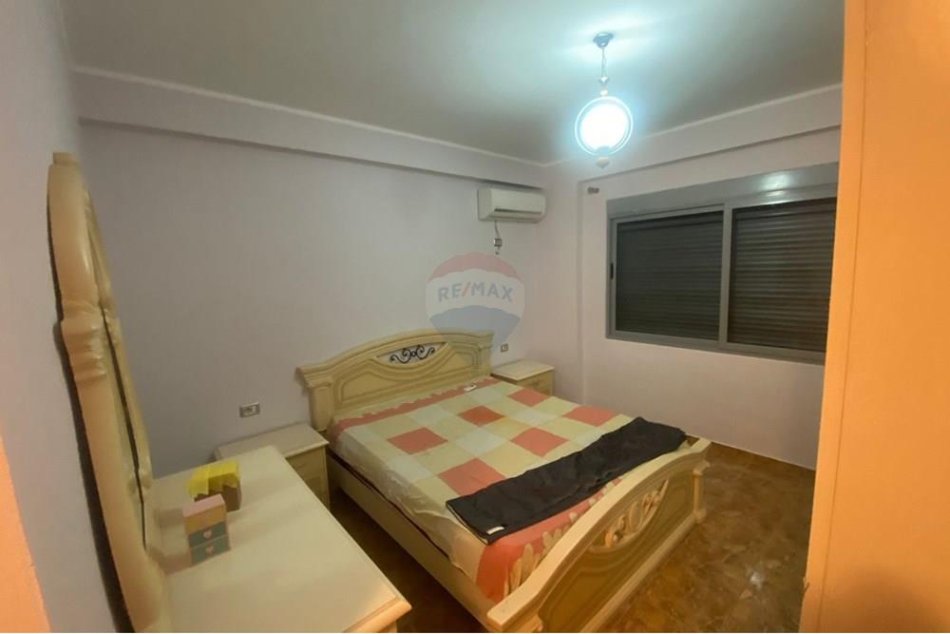 Tirane, jepet me qera 2+1+Ballkon Kati 3, 100 m² 400 € (FRESKU)
