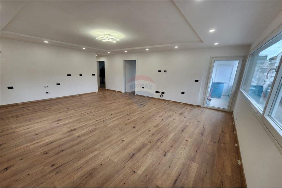 Tirane, jepet me qera apartament 3+1 Kati 2, 140 m² 850 € (Rruga Pjeter Budi)