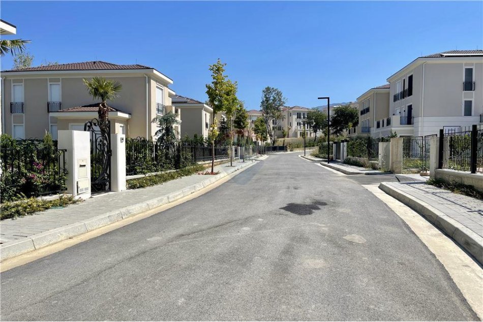 Tirane, shes Vile 3 Katshe Kati 3, 465 m² 1.500.000 € (Collina Verde, TEG)