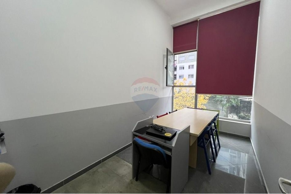 Tirane, jepet me qera zyre , 400 € (Astir)