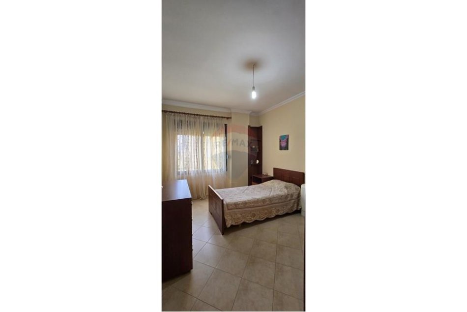Tirane, jepet me qera apartament 1+1 Kati 3, 100 m² 600 € 
