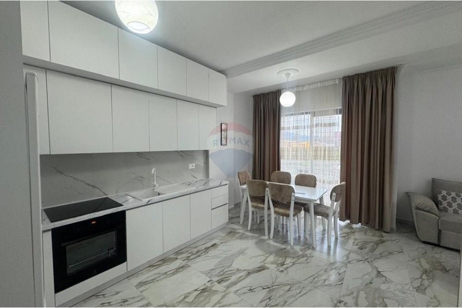 Tirane, jepet me qera apartament 2+1+Ballkon Kati 6, 100 m² 700 € (Fusha e Aviacionit)