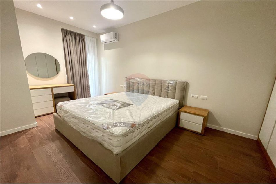 Tirane, jepet me qera apartament 1+1+Ballkon Kati 3, 79 m² 800 € (Rruga e Kavajes)