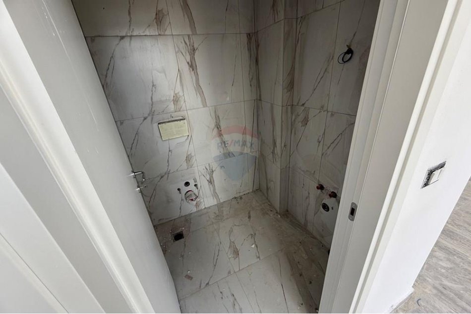 Tirane, jap me qira dyqan Kati 0, 40 m² 60'000 leke/muaj (Rruga Jordan Misja, Bulevardi i Ri)
