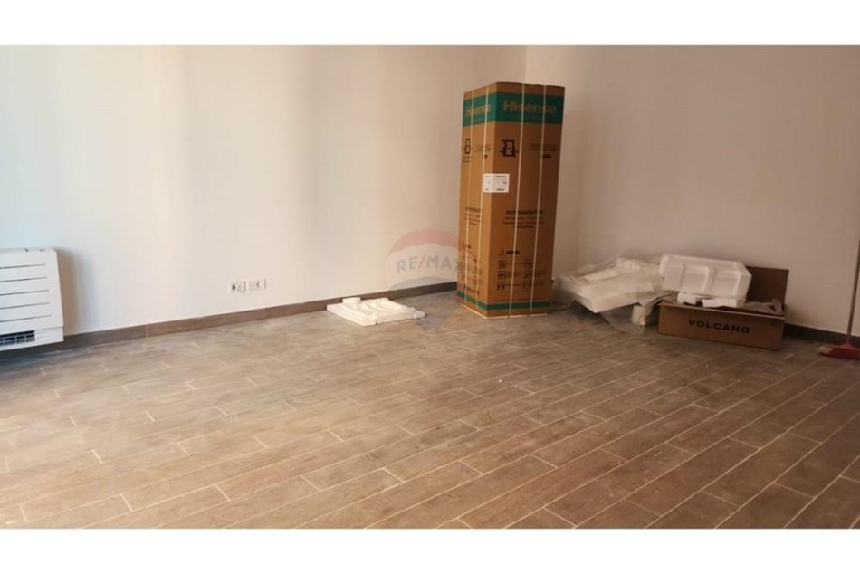 Tirane, jepet me qera apartament 1+1 , 75 m² 550 € (Kompleksi Delijorgj)