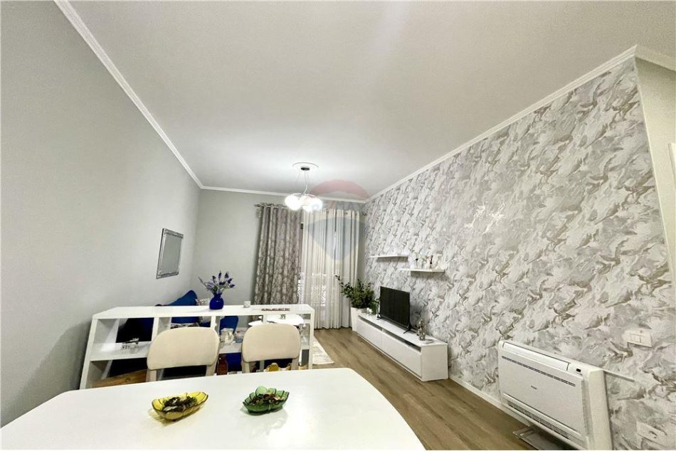 Tirane, jepet me qera apartament 1+1 Kati 5, 73 m² 800 € (Kompleksi Delijorgj)