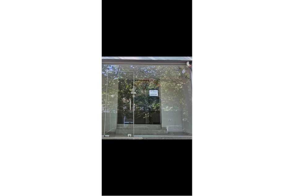 Tirane, jepet me qera dyqan Kati 0, 40 m² 400 € (ali dem)