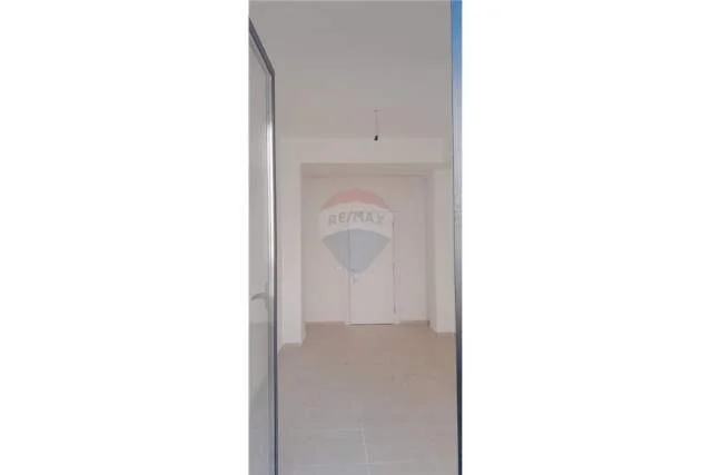 Tirane, jepet me qera zyre Kati 1, 108 m² 500Euro (Kodra e Diellit 1)