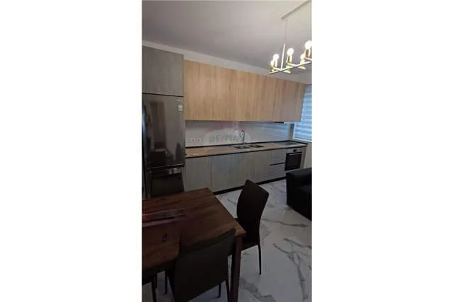 Tirane, jepet me qera apartament 2+1 Kati 4, 82 m² 600 Euro
