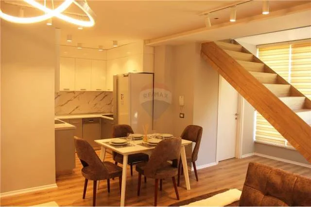 Tirane, jepet me qera apartament 2+1 Kati 5, 85 m² 700 Euro