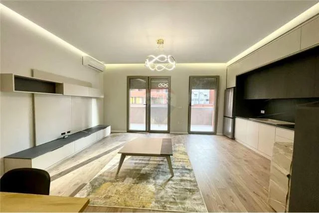 Tirane, jepet me qera apartament 800 Euro