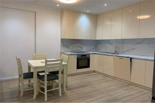 Tirane, jepet me qera apartament 2+1+BLK 110 m² 600 Euro