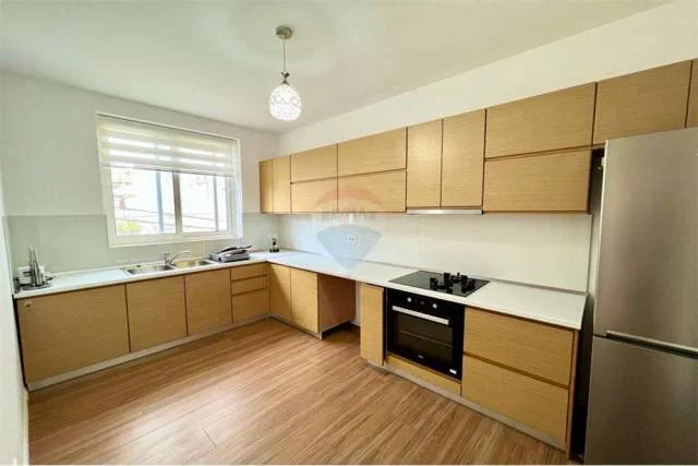 Tirane, jepet me qera apartament 2+1+BLK Kati 3, 130 m² 600 Euro