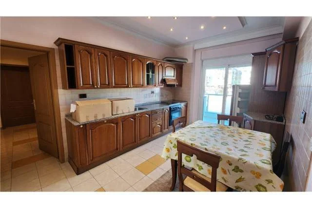 Tirane, jepet me qera apartament 2+1+BLK Kati 6, 134 m² 1.200 Euro (Rruga Ismail Qemali - Bllok)