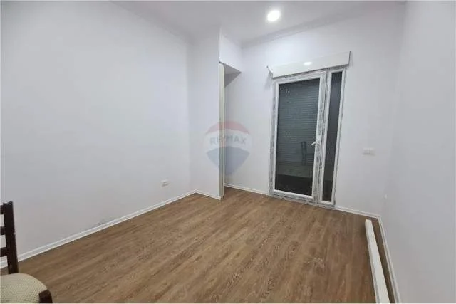 Tirane, jepet me qera apartament 1+1 Kati 0, 75 m² 500 Euro