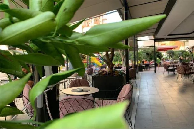 Tirane, shitet bar-kafe Kati 0, 611 m² 450.000 Euro (Don Bosko)