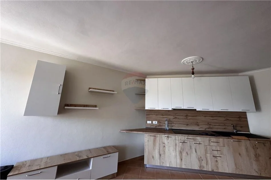 Tirane, jepet me qera apartament 2+1, Kati 4, 90 m2 450 € (Bulevardi Migjeni - Yzberisht, Shqipëri)
