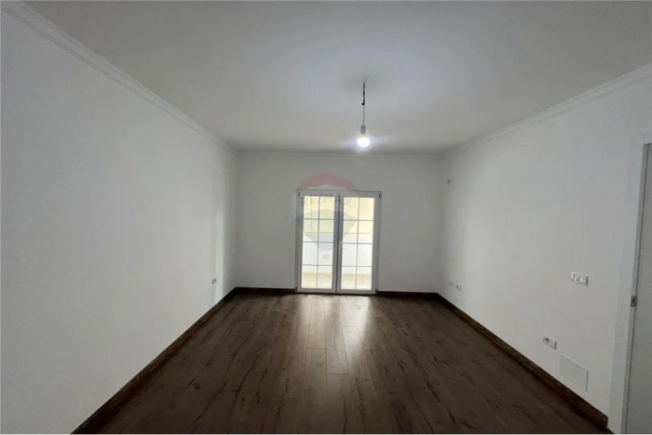 Tirane, shitet apartament 1+1, Kati 2, 57 m² (Rruga e Kavajes - 21 Dhjetori, Shqipëri)