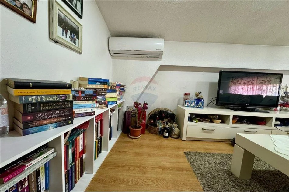 Tirane, jepet me qera apartament 2+1 Kati 6, 120 m² 500 € (Rruga Frosina Plaku)