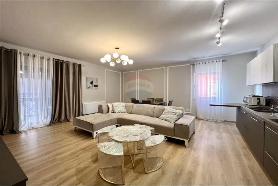 Tirane, jepet me qera apartament 2+1+Ballkon Kati 6, 118 m² 1.100 € (Kompleksi Delijorgji)