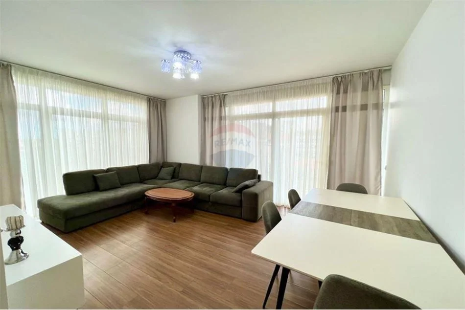 Tirane, jepet me qera Vile 2+1+Ballkon Kati 3, 130 m² 600 € (rruga e elbasanit)
