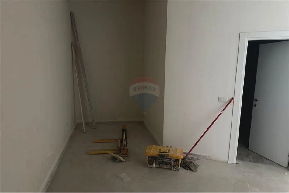 Tirane, jepet me qera Kati 0, 118 m² 650 € (Fusha e Avaiacionit)