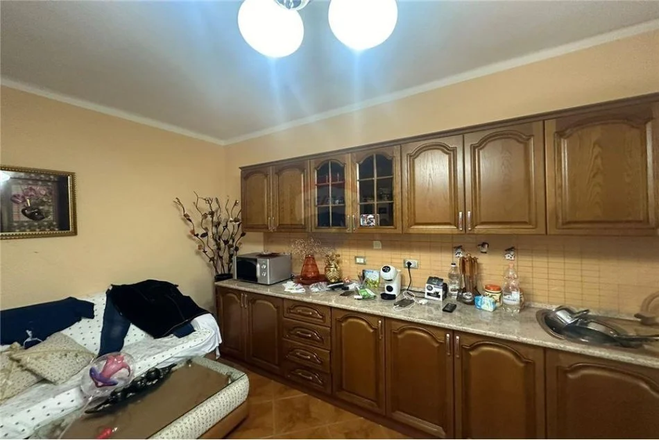 Tirane, shitet apartament 1+1 Kati 3, 65 m² 125.000 € (Rruga e Kavajes - 21 Dhjetori - 21 Dhjetori, Albania)