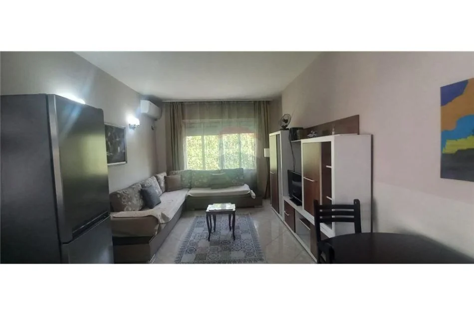 Tirane, jepet me qera apartament 1+1 Kati 4, 65 m² 570 € (Rruga e Kavajes)