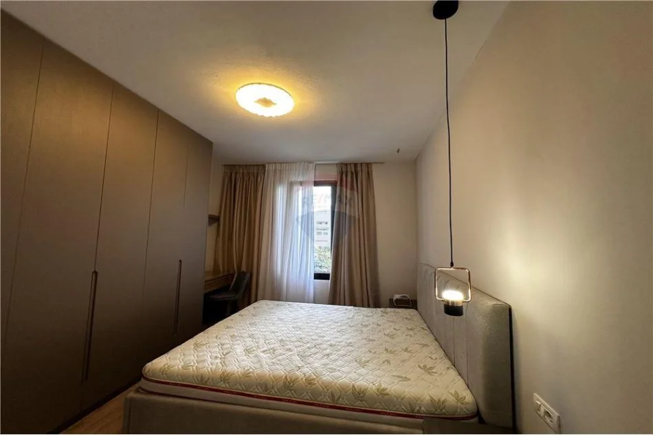 jepet me qera 2+1 Kati 3, 105 m² 800 € (21 dhjetori)