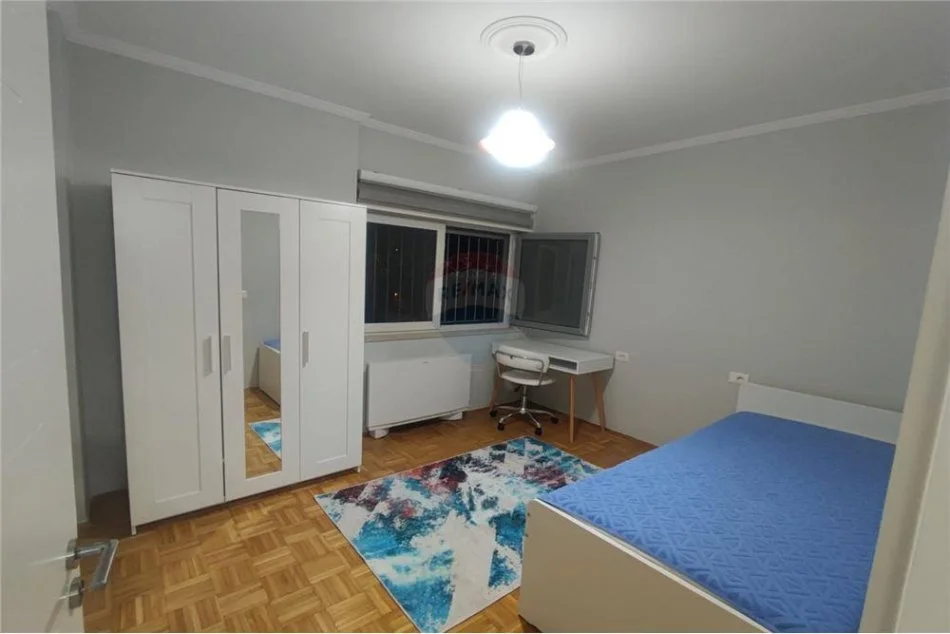 Tirane, jepet me qera apartament 2+1+Ballkon Kati 4, 95 m² 800 € (21 dhjetori)