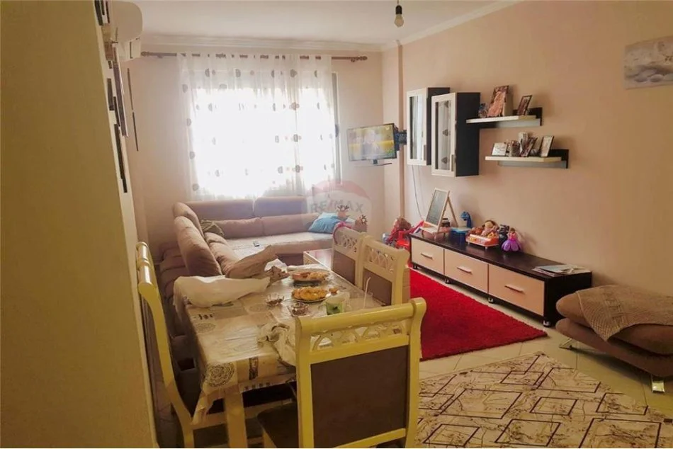 Tirane, jepet me qera apartament 2+1 Kati 4, 100 m² 400 € (BESIM Alla)