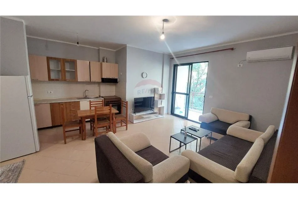 Tirane, jepet me qera apartament 1+1 Kati 3, 60 m² 450 € (Rruga Bill Klinton - Komuna e Parisit, Shqipëri)