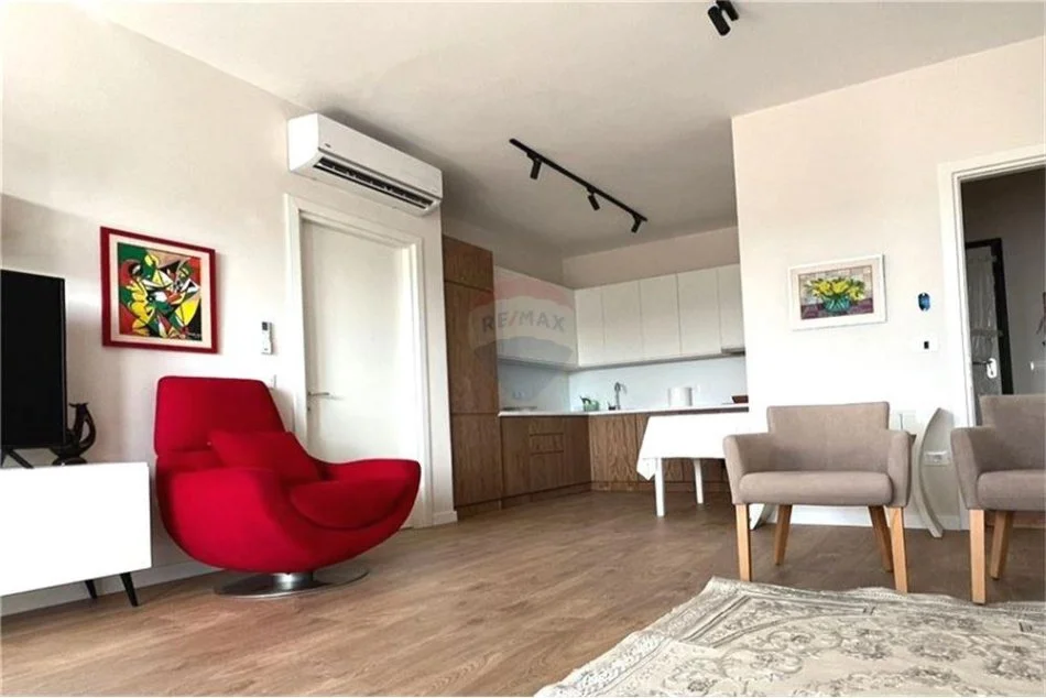Tirane, jepet me qera apartament 2+1+Ballkon Kati 8, 105 m² 1.000 € (Rruga Myslym Shyri)