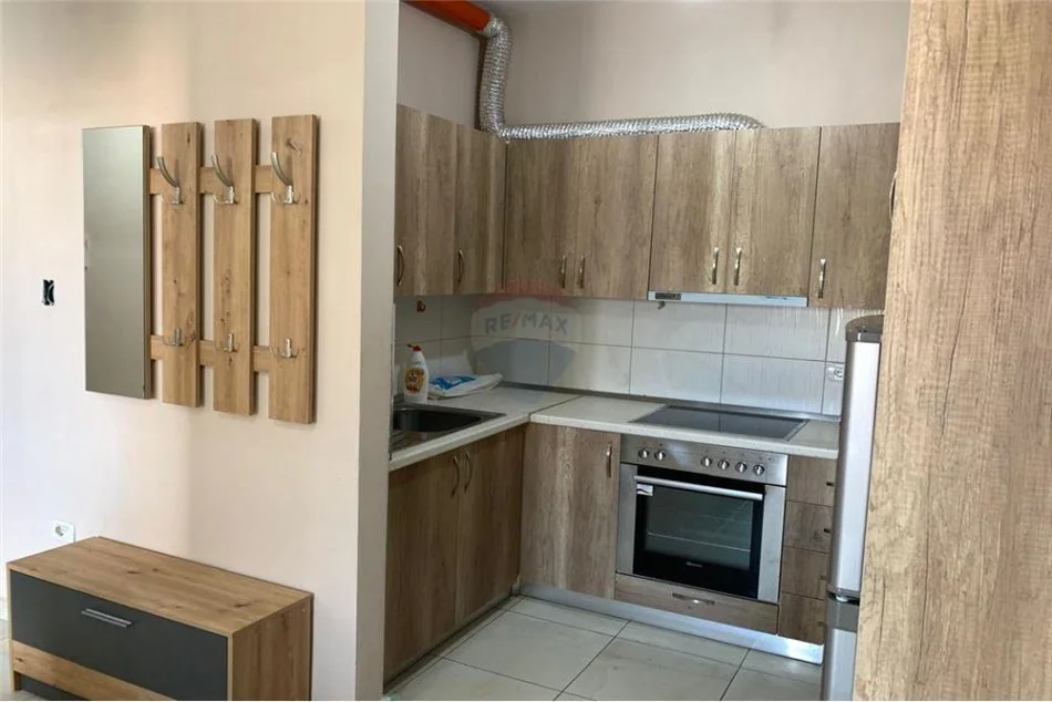 Tirane, jepet me qera apartament 1+1+Ballkon Kati 7, 50 m² 430 € (Rruga Sokrat Miho - Kompleksi Fratari - Astir, Shqipëri)