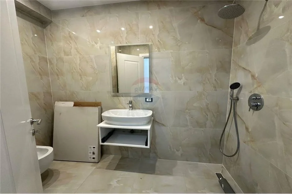 Tirane, jepet me qera apartament 2+1 Kati 3, 128 m² 1.100 € (Liman Kaba)