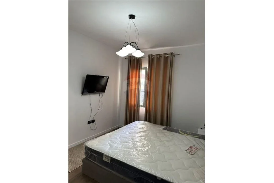 Tirane, jepet me qera apartament 1+1 , 75 m² 600 € (hamdi sina)