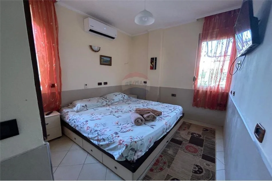 Tirane, jepet me qera apartament 1+1 Kati 1, 65 m² 390 € (Rruga Gjon Mili)