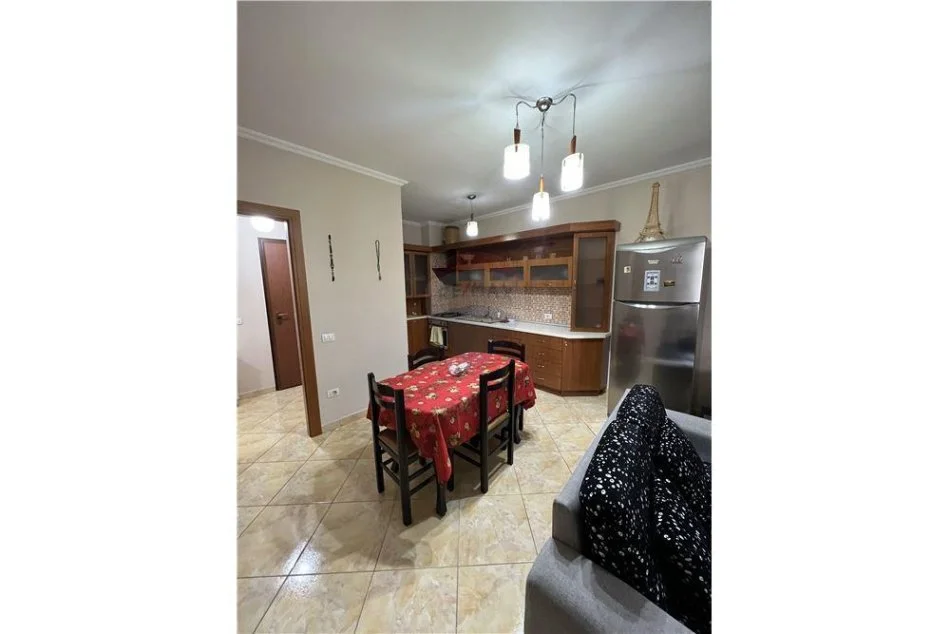 Tirane, jepet me qera apartament 2+1+Ballkon Kati 2, 116 m² 600 € (Ibrahim Kodra)