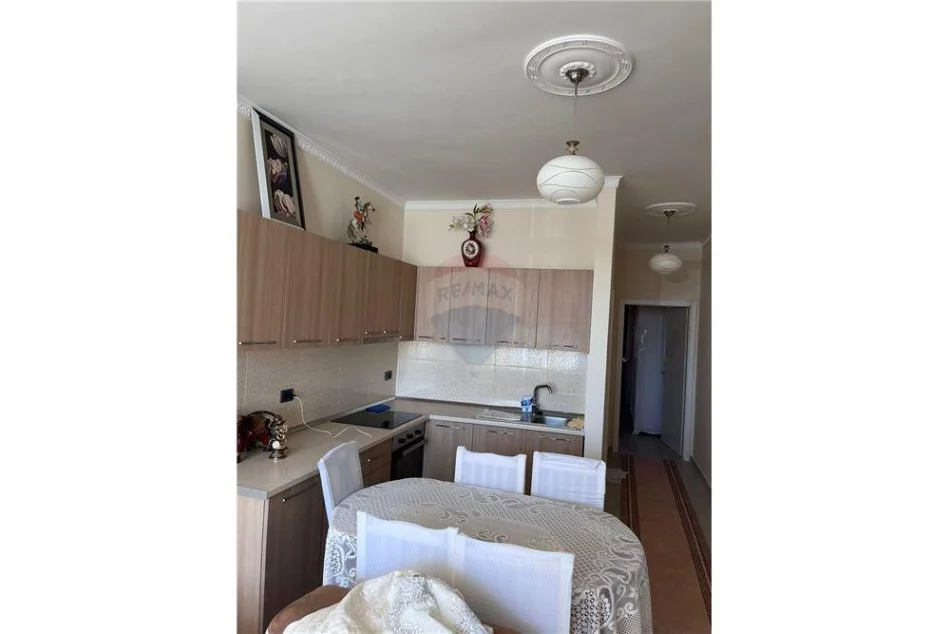 Tirane, jepet me qera apartament 2+1 Kati 5, 80 m² 500 € (Selite e vjeter, Kopshti Botanik)